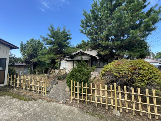 【中古戸建】前橋市上細井町の外観|お子様と一緒に遊ぶ女性スタッフもおりますので、ゆっくりとマイホームについてお話しできます。