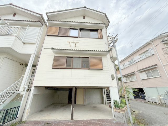 古市町戸建の駐車場