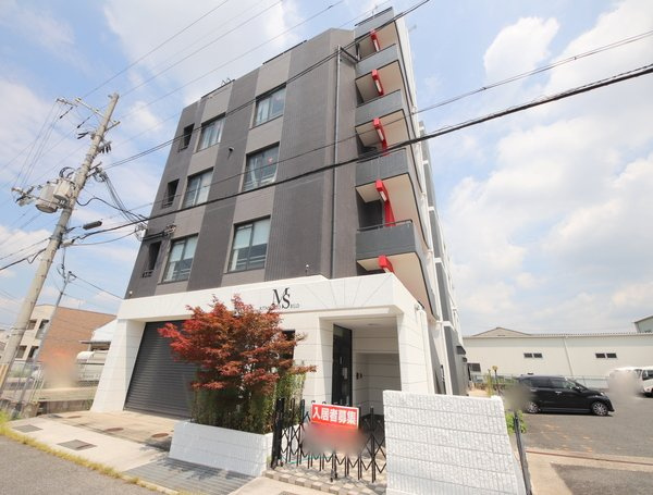 北之庄西町ビルのエントランス