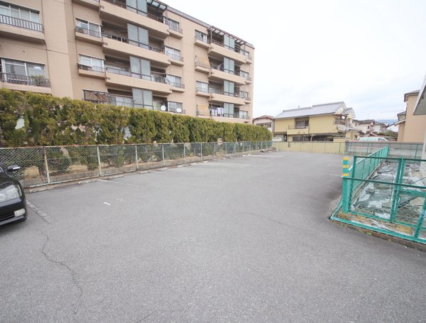 サンパレス21奈良2の駐車場
