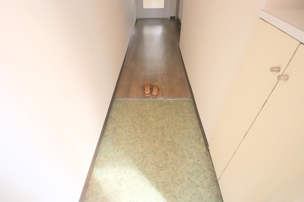 ビルまあぁろ～の玄関