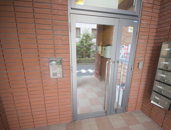 クレセール杉ヶ町のエントランス