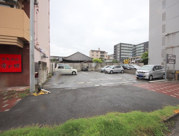 クレセール杉ヶ町の駐車場