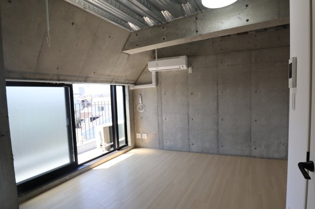 アルブスト・ヒルズの居間・リビング