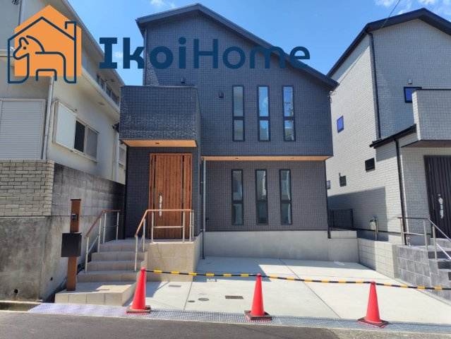 神戸市西区伊川谷町潤和　A号地　新築一戸建の外観|17帖以上の広々LDKでご家族団らんできます♪お車は２台並列でゆったり停められます◎