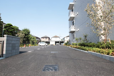 ★敷地内駐車場★（空き状況・使用料等詳細はご確認下さい）