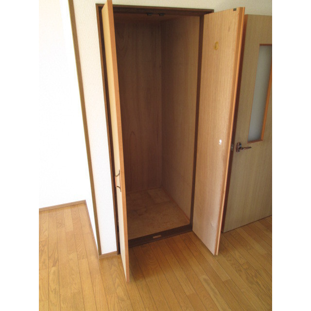 切通伏見貸家Ⅱの収納|リビング収納