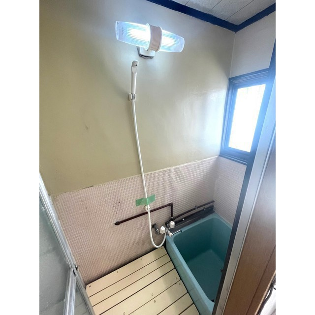 岐阜市折立の一戸建ての浴室
