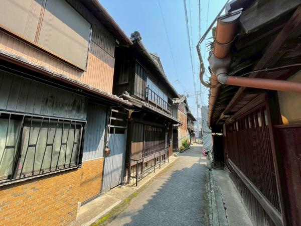 海南市日方　中古戸建　オーナーチェンジ物件の前面道路含む現地写真