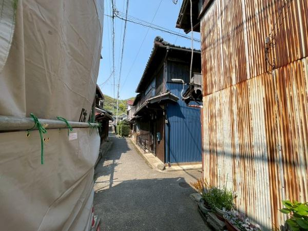 海南市日方　中古戸建　オーナーチェンジ物件の前面道路含む現地写真