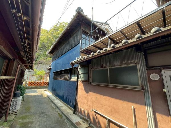 海南市日方　中古戸建　オーナーチェンジ物件の前面道路含む現地写真