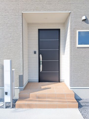 【玄関】 | 三股町樺山 2,490万円　4LDK