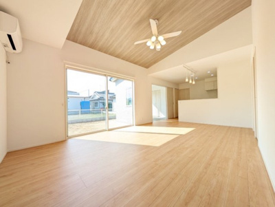 【居間・リビング】 | 三股町樺山 2,490万円　4LDK