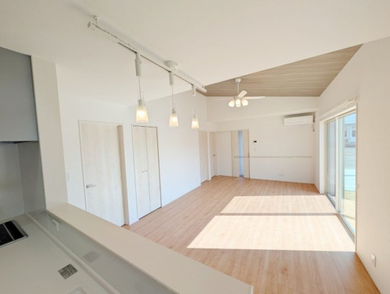 【居間・リビング】 | 三股町樺山 2,490万円　4LDK