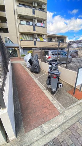 ヨークベル武庫川の駐車場|バイク置き場