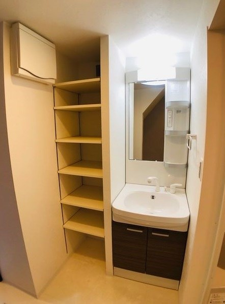 LE COCON砂口町の洗面所