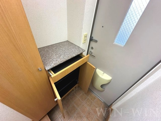 ユトリロ忠興 Aの玄関