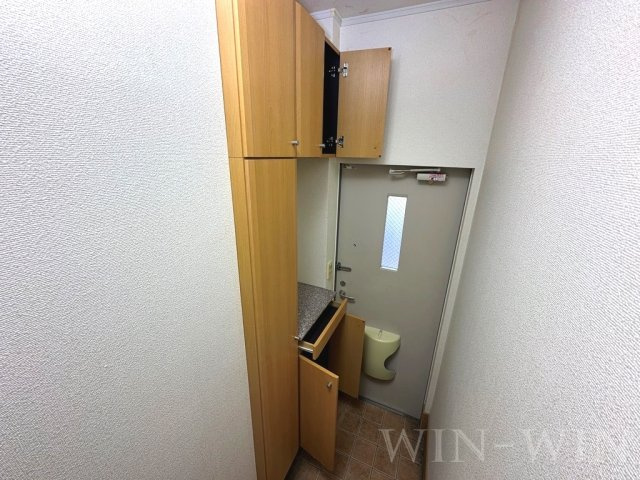 ユトリロ忠興 Aの玄関