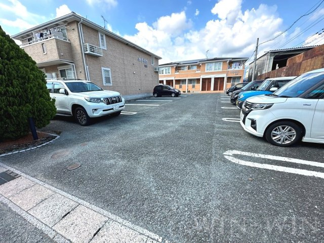 ユトリロ忠興 Aの駐車場