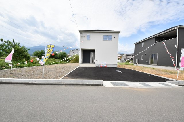 新築戸建　十日市場　4LDKの駐車場