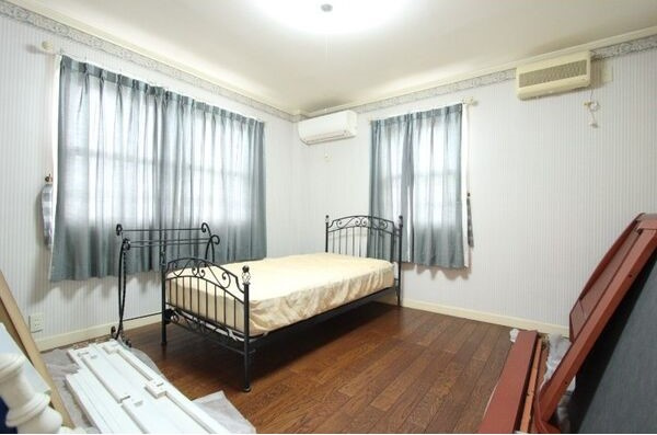 梅坪町戸建住宅の寝室