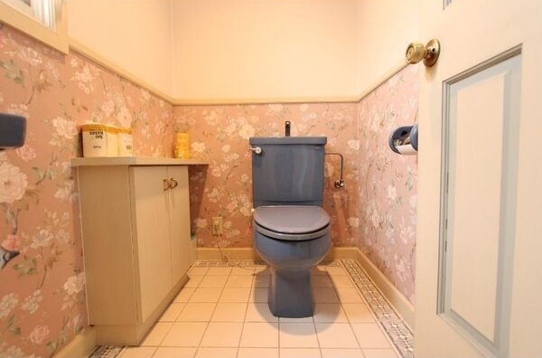 梅坪町戸建住宅のトイレ