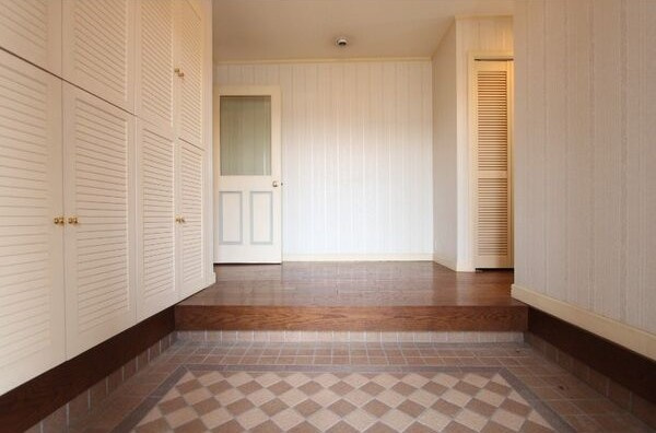 梅坪町戸建住宅の玄関