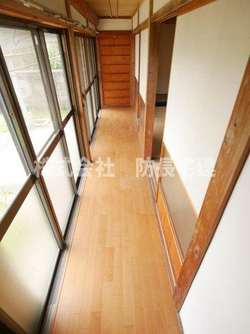 山口市折本１丁目の一戸建ての内装|明るい縁側です