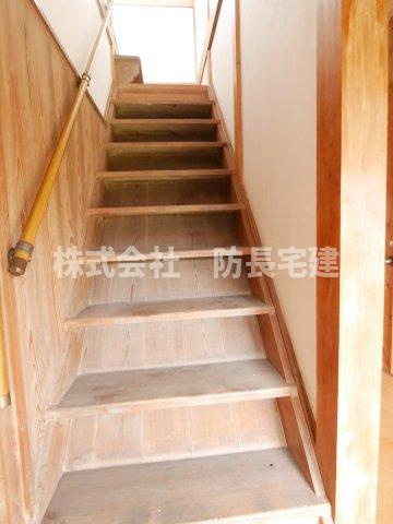 山口市折本１丁目の一戸建ての内装|階段です