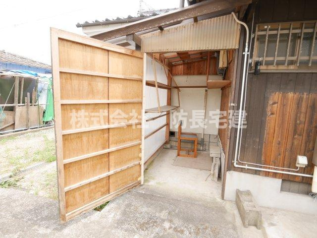 山口市折本１丁目の一戸建ての収納|こまごまとしたものを収納できる倉庫です