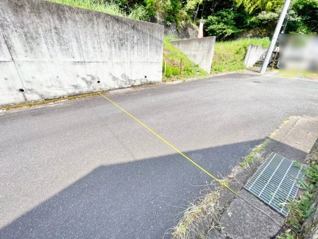 売土地　宮前町神前一本木の前面道路含む現地写真
