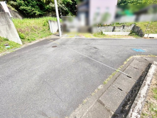 売土地　宮前町神前一本木の前面道路含む現地写真