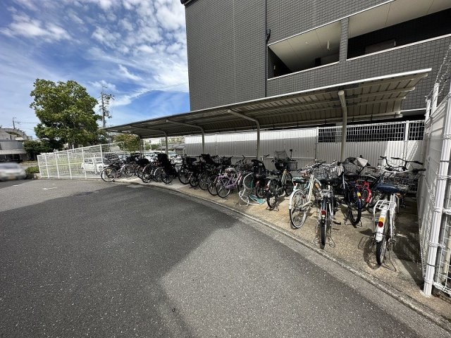 ふぁみーゆ寝屋川セントラルパークD棟のその他共用部分|駐輪場
■物件内覧・資金計画相談・住宅ローン相談、リフォーム相談、お問合せ受付中■
※当日・翌日のご内覧、ご相談はお電話でのお問合せがスムーズです！