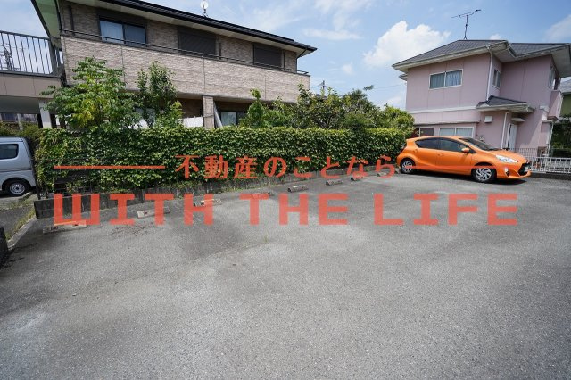 グランドール岩崎【10,000円キャッシュバック対象物件】の駐車場