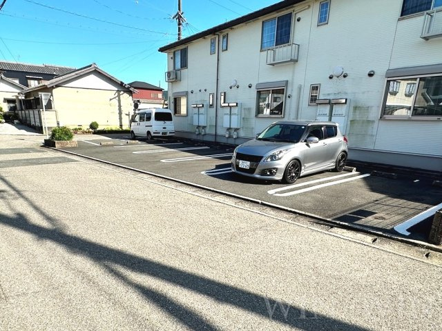 イースト・ヌーヴォーの駐車場