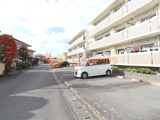 風祭ハイツの駐車場|駐車場完備です