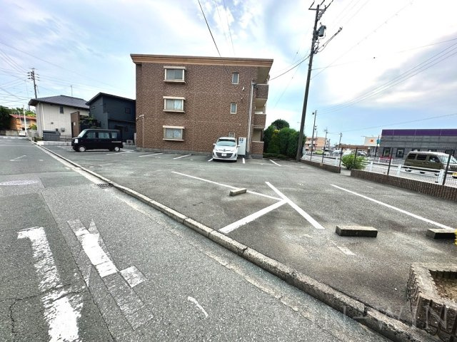ボンヌシャンス 壱番館の駐車場