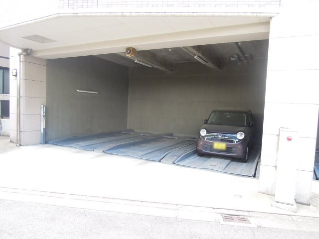 ビブレ新橋の駐車場