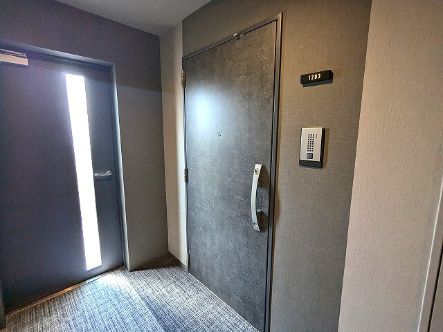 ポアビスタ上野御徒町の設備|角部屋、玄関ディンプルキーのダブルロックセキュリティです