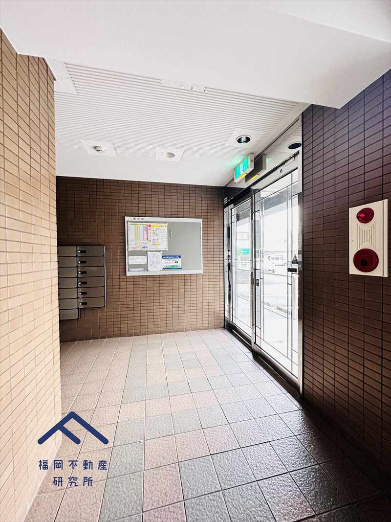 パレスト二日市のエントランス