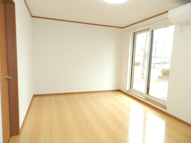 シャルム中島・１番館の居間・リビング