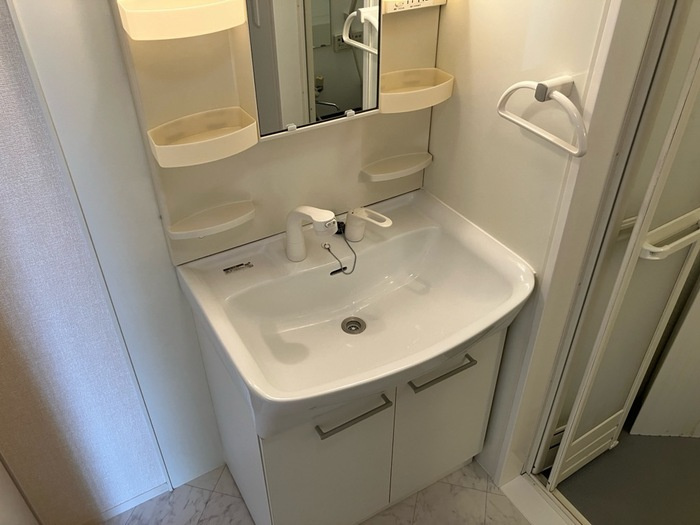 R ﾙﾐｴｰﾙ（ｱｰﾙﾙﾐｴｰﾙ）の洗面所