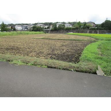 ●津市久居一色町 売土地の前面道路含む現地写真