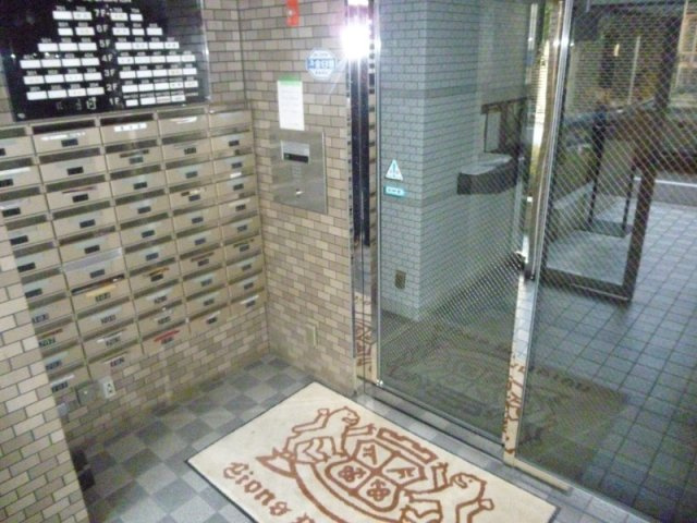 ライオンズマンション東駒形のエントランス