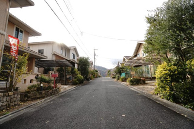 【前面道路含む現地写真】 | 【上質リフォーム】瀬野西５丁目戸建 | 現地（2024年12月14日14：00頃）撮影