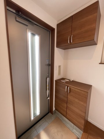 新栄町10番　収益戸建の玄関