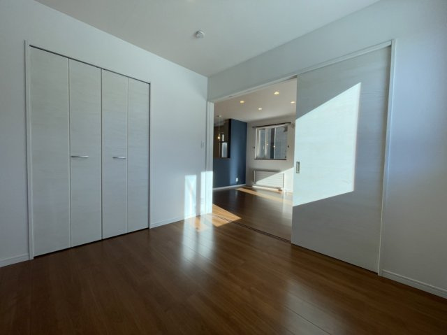 新栄町10番　収益戸建の居間・リビング