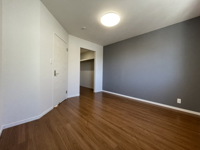 新栄町10番　収益戸建の洋室