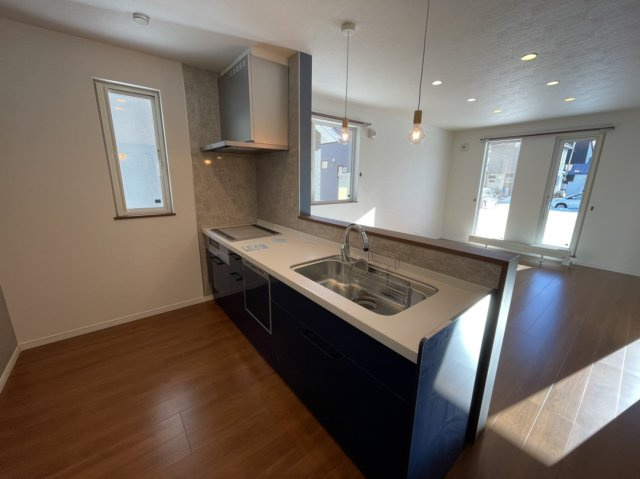 新栄町10番　収益戸建のキッチン