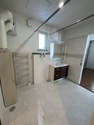 新栄町10番　収益戸建の洗面所